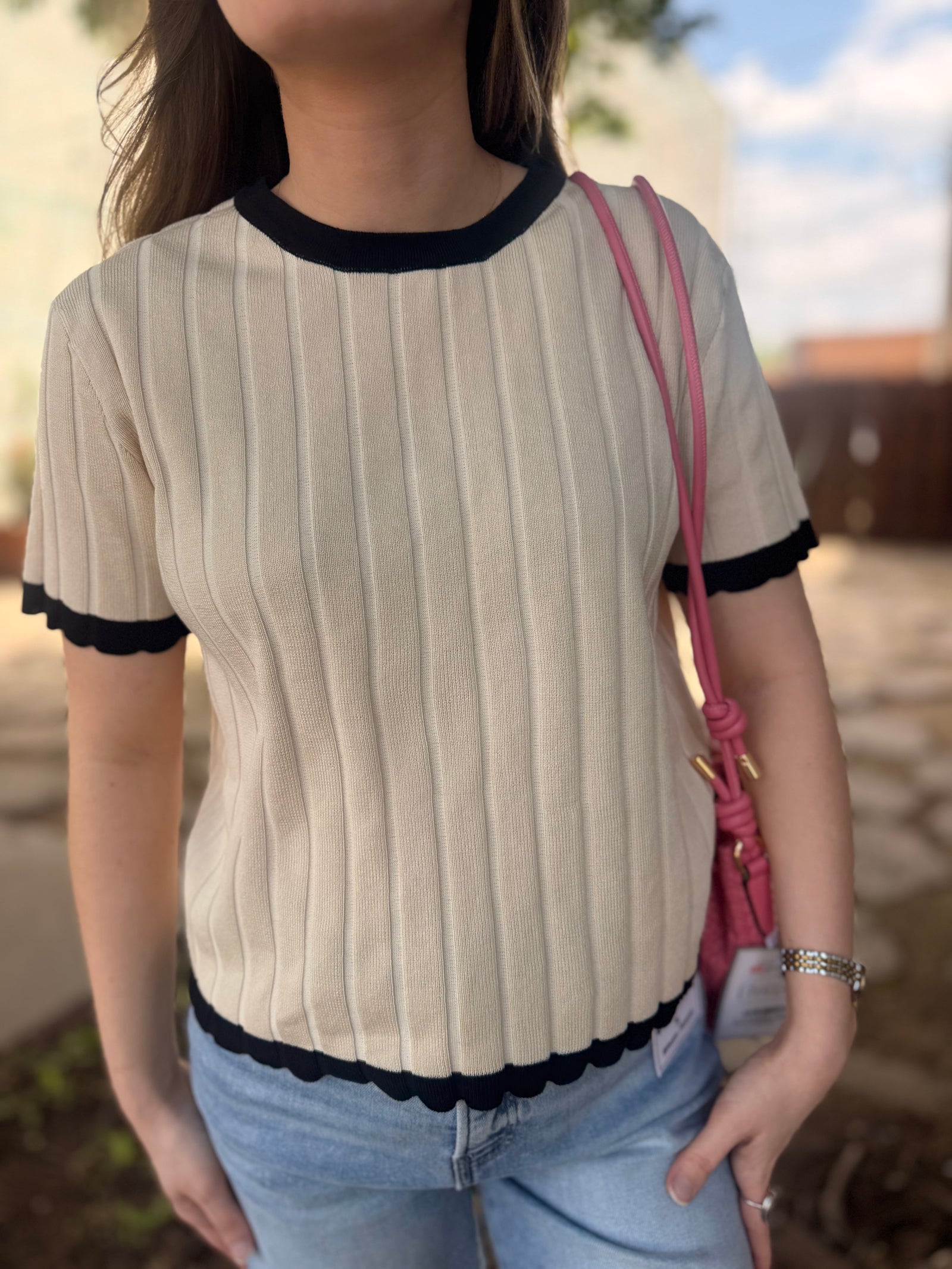 Cream Ribbed Crewneck Short Sleeve Sweater w/ Black Hem