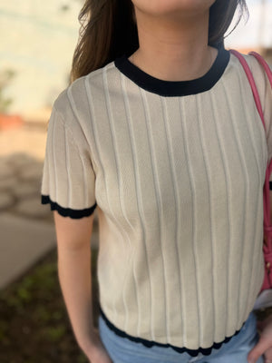 Cream Ribbed Crewneck Short Sleeve Sweater w/ Black Hem